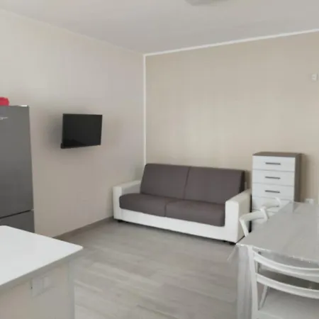 A Due Passi Con Terrazzo דירה *