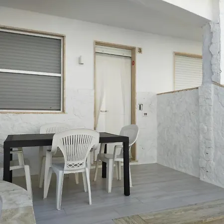 A Due Passi Con Terrazzo * סן פייטרו אין בוואניה